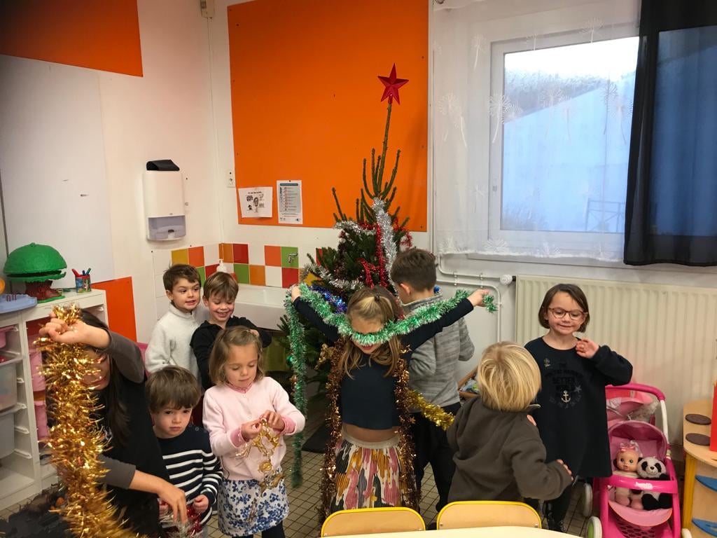 Décorations de Noël à l'école