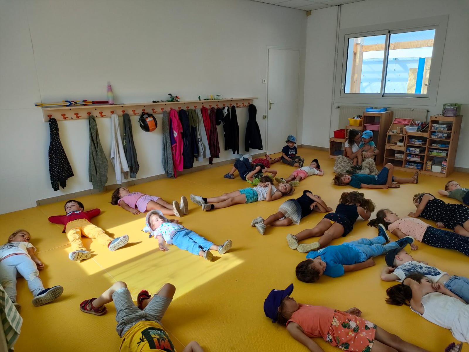 yoga du rire ecole sainte croix